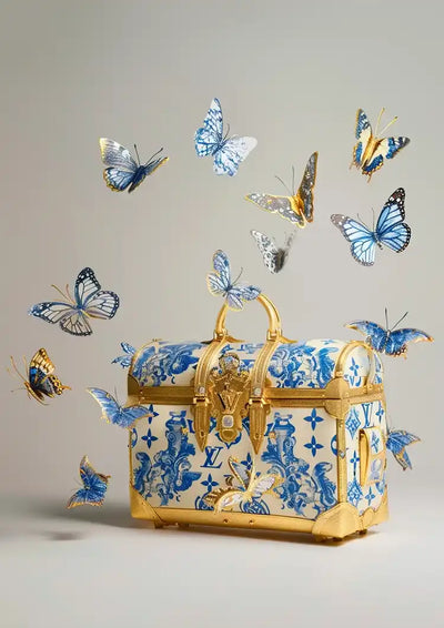 Louis Vuitton złota walizka niebieskie kwiaty motyle luksusowy obraz na płótnie