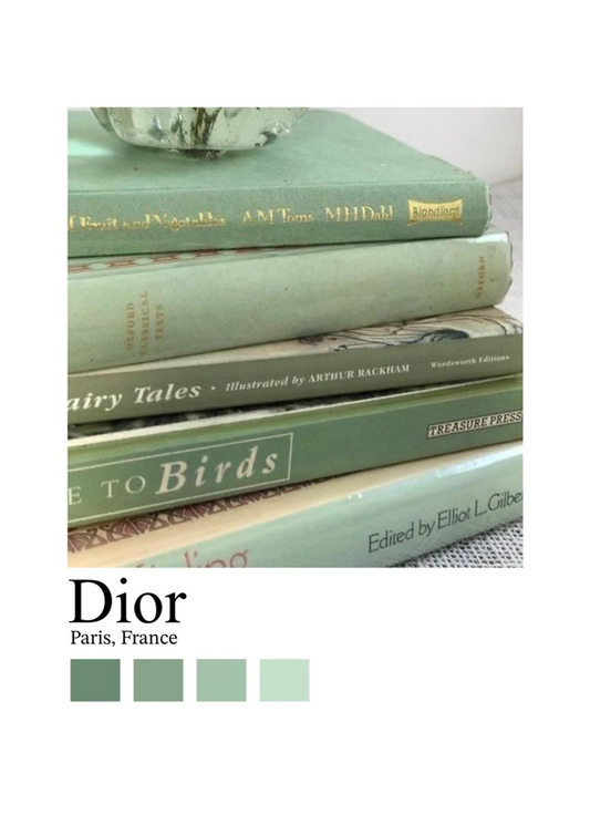 Vintage Bücher Leinwandbild in Grün und Creme, minimalistisches Stillleben