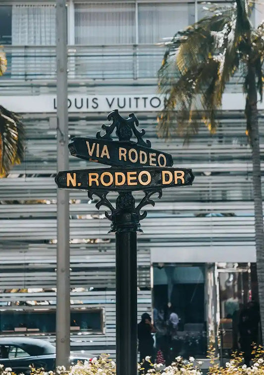 Obraz na płótnie Rodeo Drive w Beverly Hills w słonecznym beżu z odcieniami błękitu