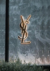 YSL Logo auf Marmorhintergrund Gold Leinwandbild