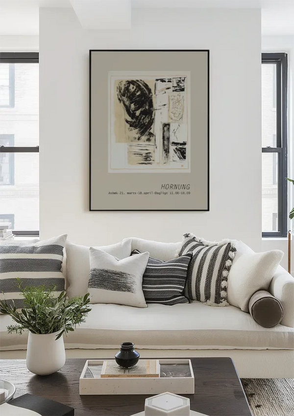 Abstrakt-Expressionistisches Werk mit Text, Beigefarbener Hintergrund, Gemälde