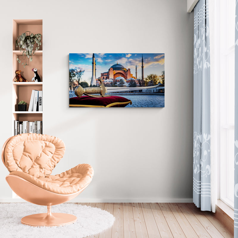 Historisch zwaard met monumentaal gebouw bij zonsondergang - Canvas wandkunst