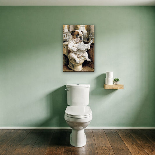 Bulldog met krant op het toilet canvas schilderij aan de muur boven het toilet