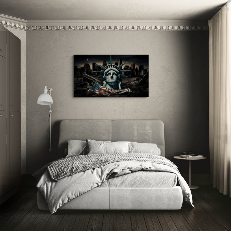 Gevallen Vrijheidsbeeld met skyline van de stad op de achtergrond - Canvas wandkunst