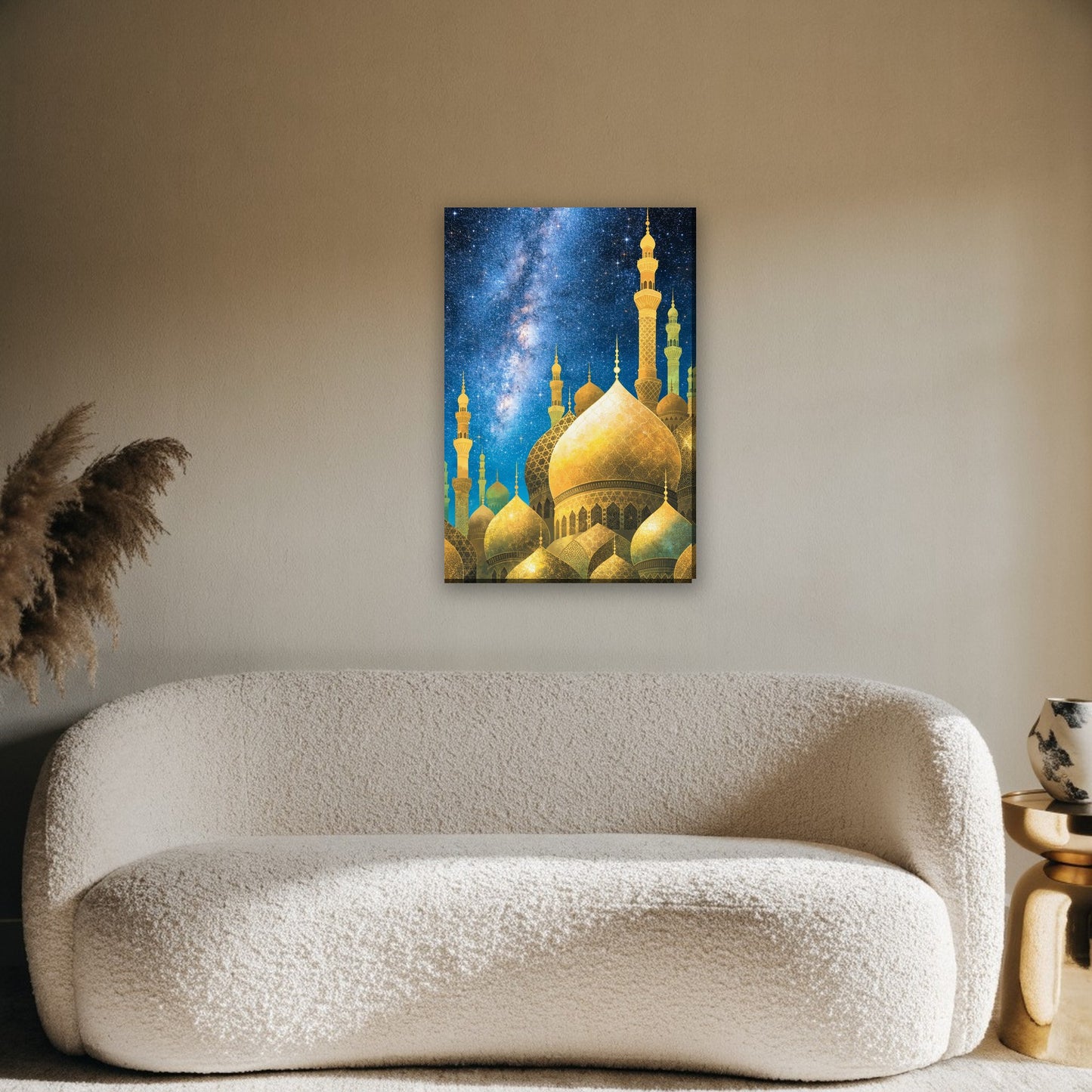 Gouden koepels onder sterrenhemel canvas schilderij aan de muur boven de bank in de woonkamer