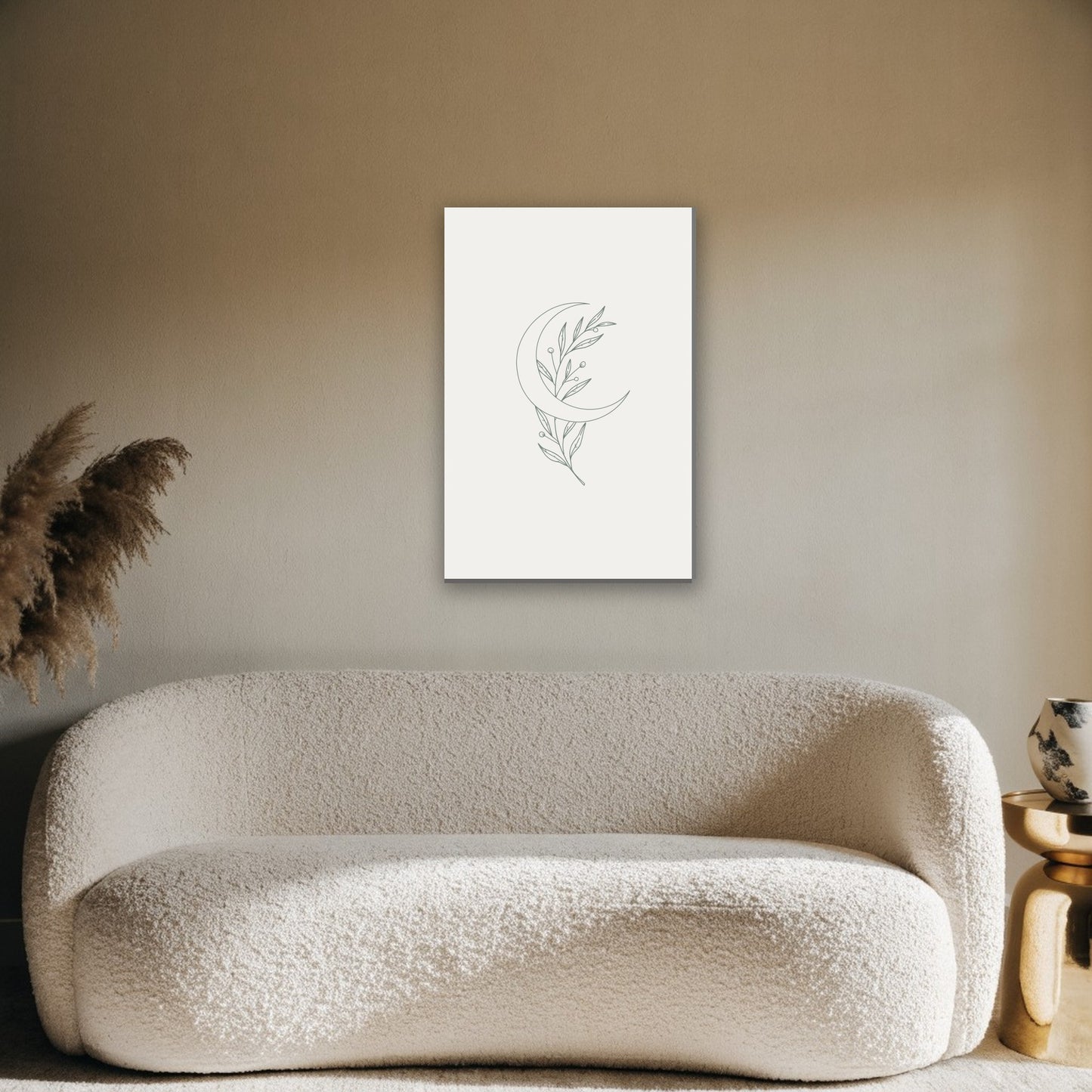 Halve maan met botanische tak canvas schilderij aan de muur boven de bank in de woonkamer