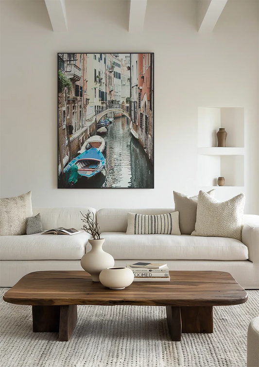 Smal Venetiaans Kanaal Boten Kleurrijke Gevels Brug Canvas Schilderij