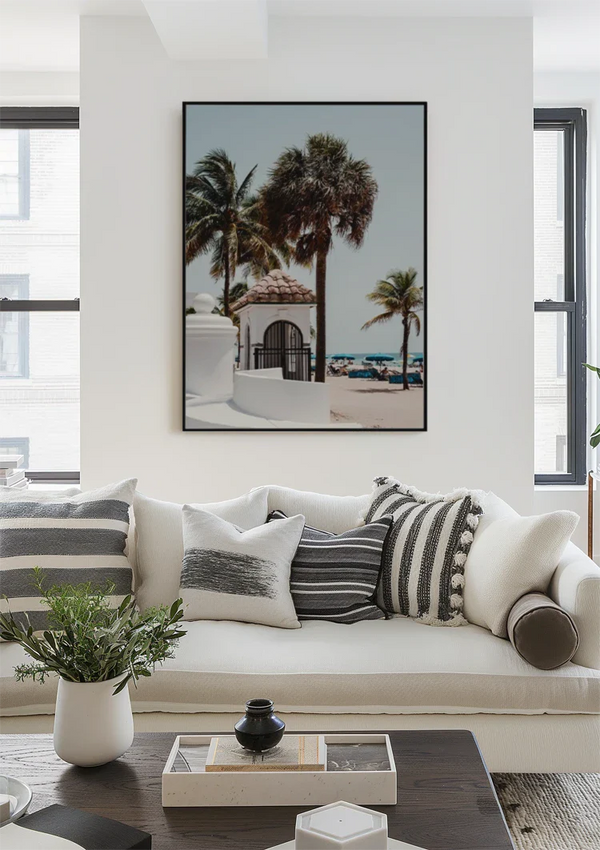 Hohe Palmen bei weißem Gebäude und blauem Meer Fort Lauderdale Gemälde