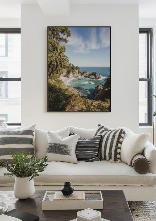 Wilde Kustlijn Met Palmbomen Waterval Turquoise Baai Canvas Schilderij