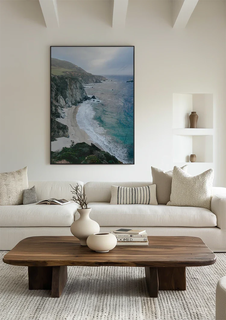 Dramatische Klippen am Meer mit verstecktem Strand Küstenmalerei