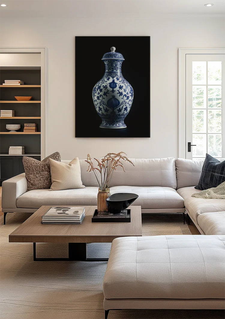 Delfts Blauwe Vaas met Bloemmotieven op Zwarte Achtergrond Schilderij