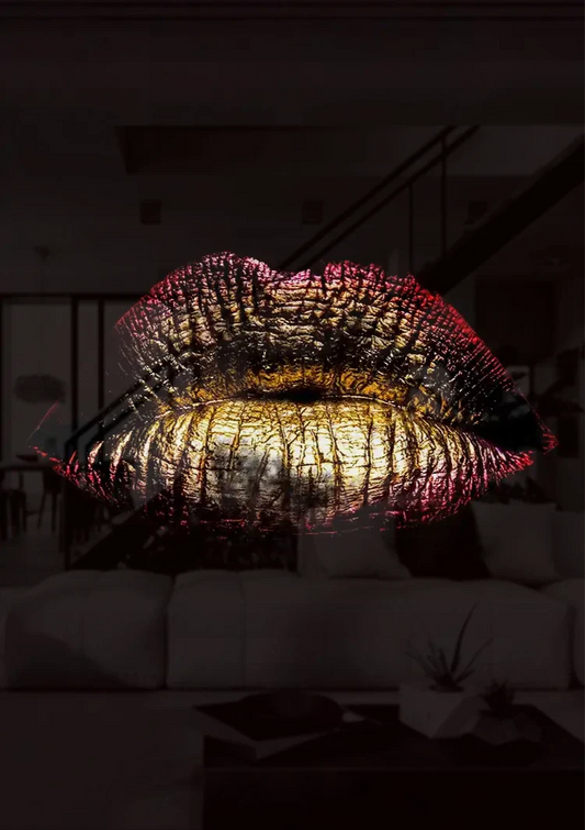 Gouden lippen op zwart canvas schilderij aan de muur in de slaapkamer