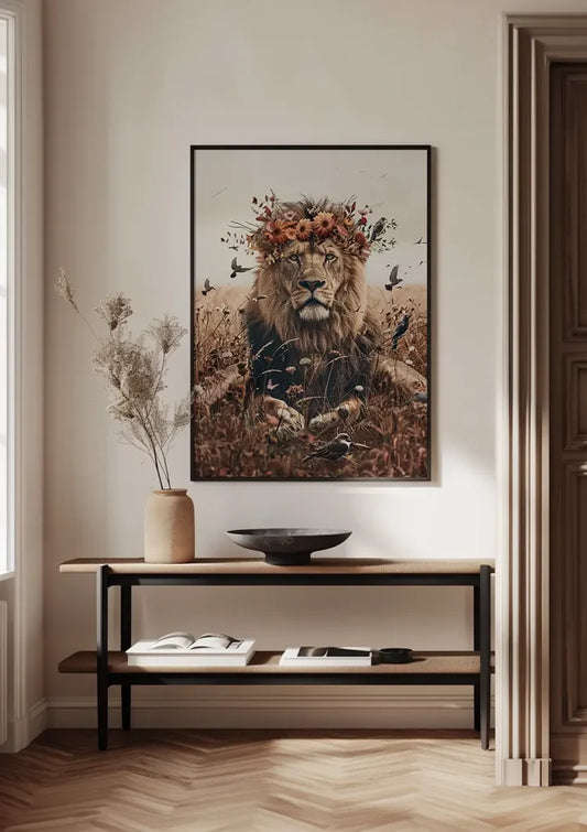 Leeuw met bloemenkrans canvas schilderij aan de muur in de hal