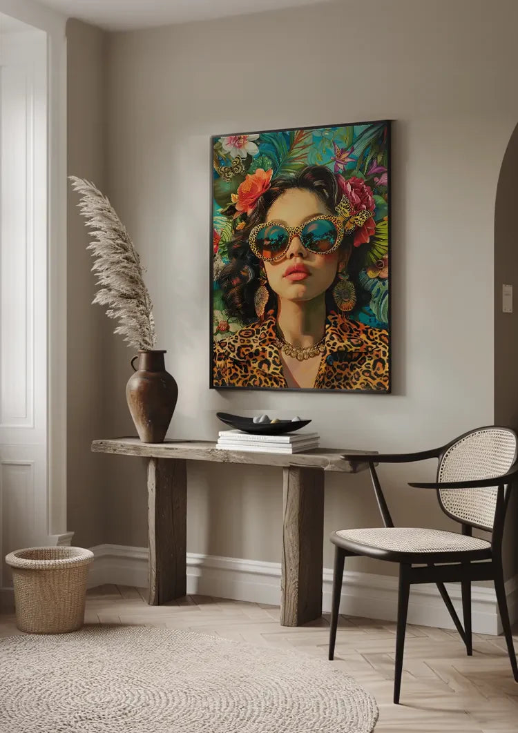 Stilvolle Frau Schmetterlingsbrille Leopardenmuster Tropische Blumen Glamouröses Gemälde