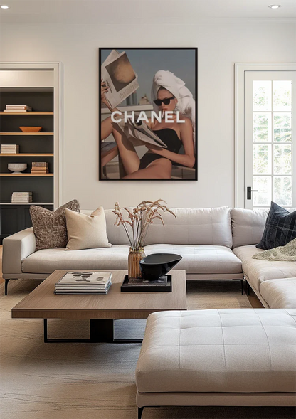 Chanel Vrouw Zonnebril Handdoek Krant Luxe Mode Portret Schilderij