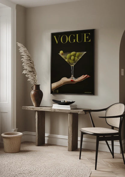 Vogue Cover Vrouwenhand Martini Glas Groene Olijven Zwart Goud Kunst Schilderij