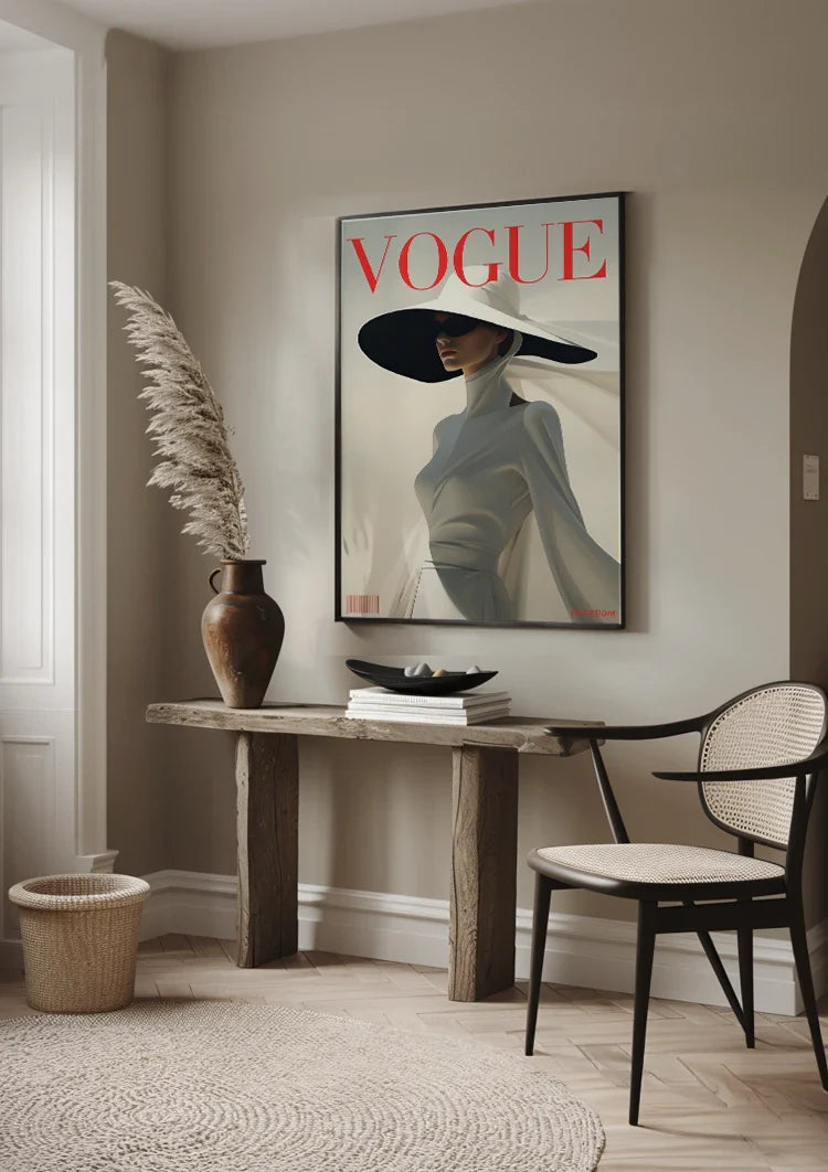 Vogue Cover Elegante Frau Graues Kleid Schwarzer Hut Minimalistische Mode Gemälde