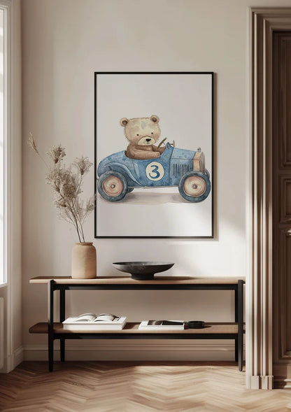 Teddybär Blaues Rennauto Kinderzimmer Aquarellmalerei