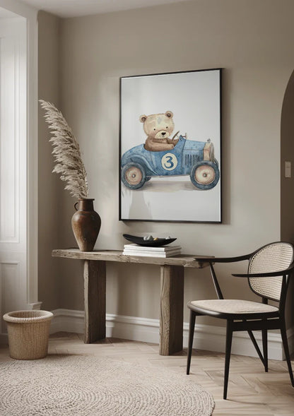 Niedlicher Teddybär Blaues Vintage-Rennauto Kinderzimmer Bild
