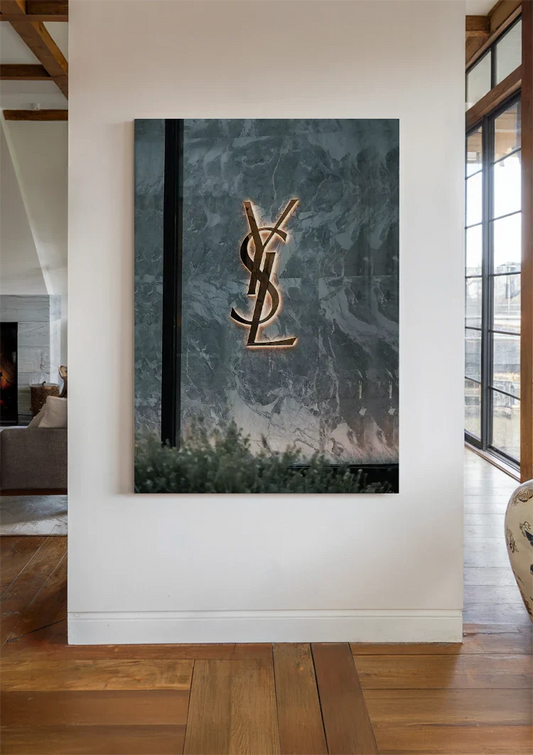 Gouden sierletter op marmer canvas schilderij hangt aan de muur in de hal
