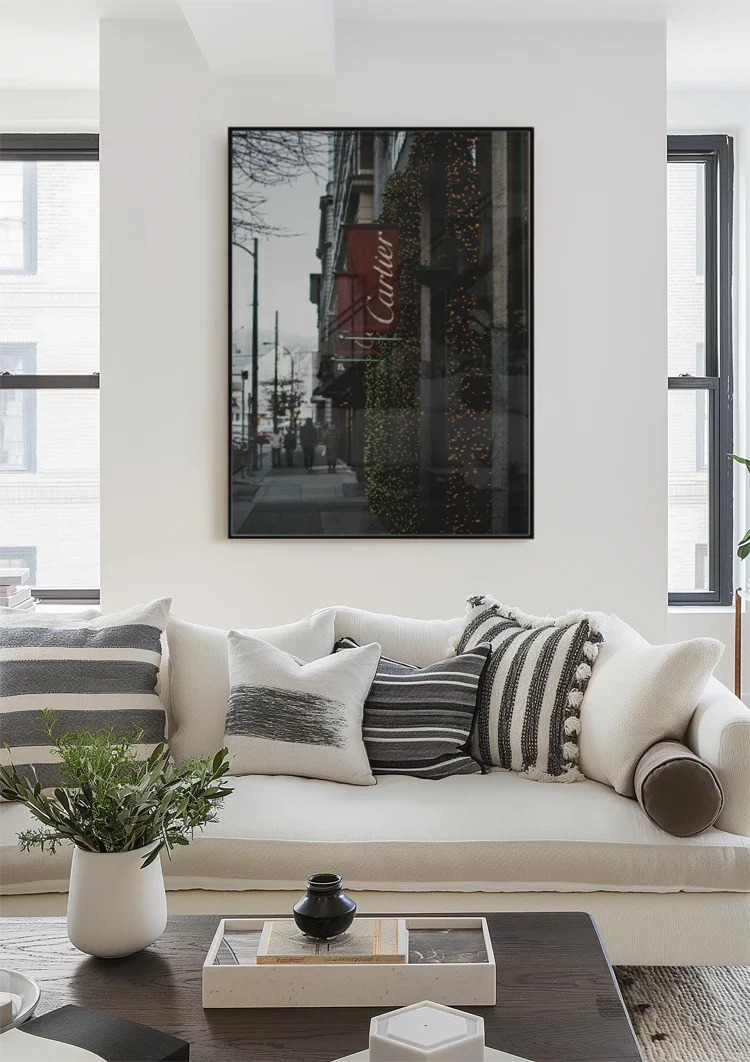 Luxuriöse Einkaufsstraße mit grüner Dekoration elegantes Fassadengemälde