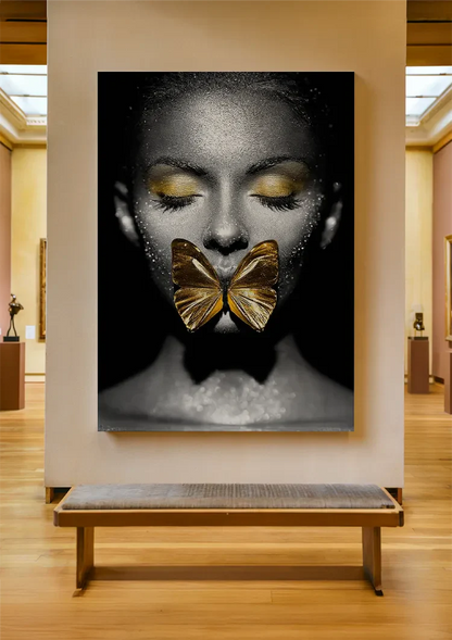 Golden Butterfly Frau Porträt Schwarz-Weiß-Gemälde