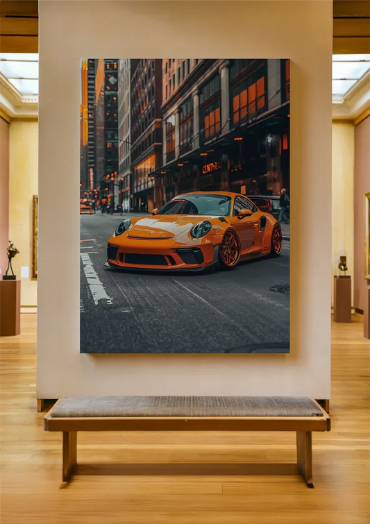 Oranje sportwagen canvas schilderij hangt aan de muur in de lichte hal