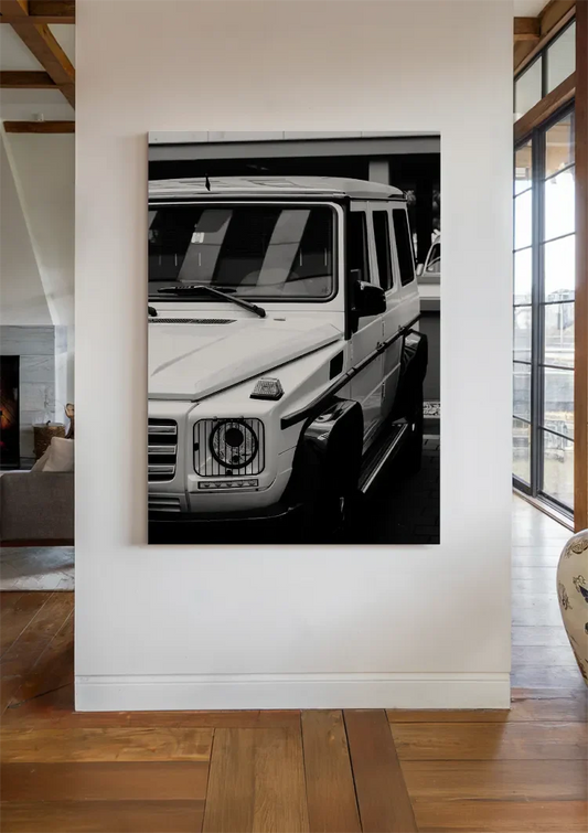 Witte terreinwagen canvas schilderij aan de muur in de hal