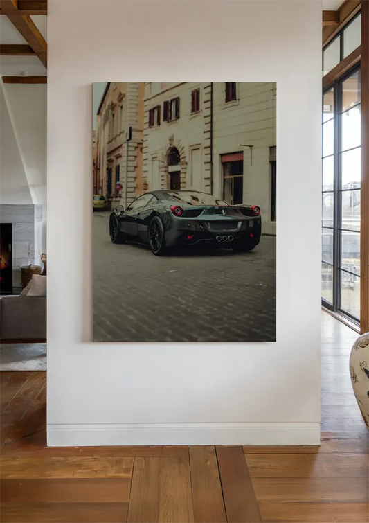 Zwarte sportwagen canvas schilderij aan de muur bij de voordeur in de hal