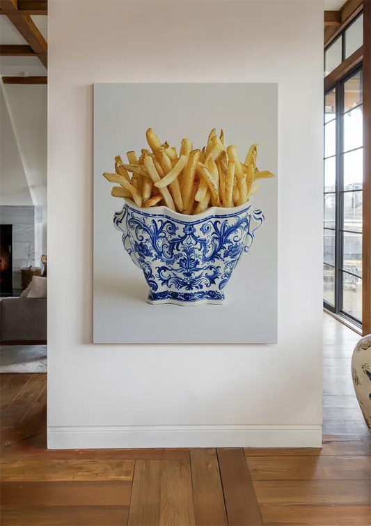 Delfts blauw friet schaal canvas schilderij aan de muur boven het bed in de slaapkamer
