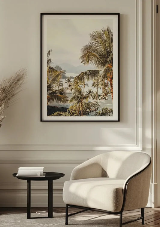 Tropische palmbomen met bergen canvas schilderij aan de muur in de hal