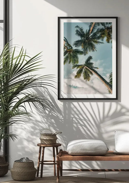Palmbomen canvas schilderij aan de muur bij de voordeur in de hal