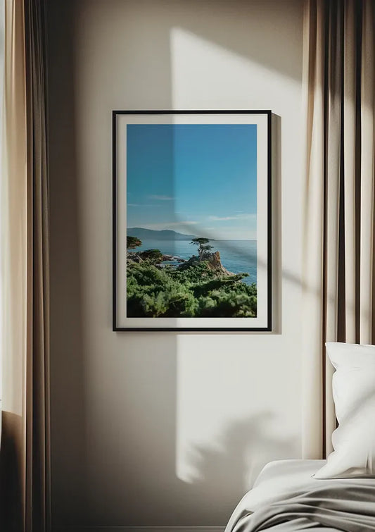 Eenzame boom op de kust canvas schilderij aan de muur in de hal