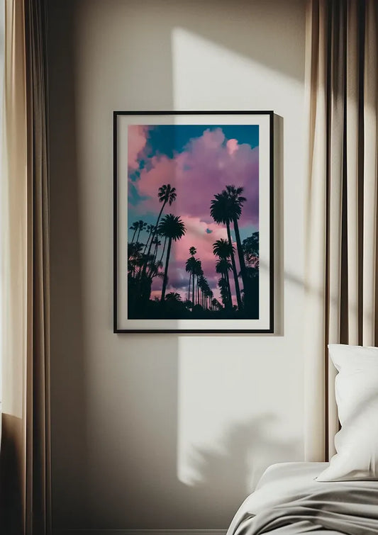 Palmbomen canvas schilderij aan de muur in de ruime hal