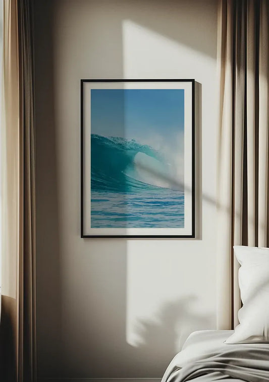 Zeegezicht canvas schilderij aan de muur in de hal bij de voordeur