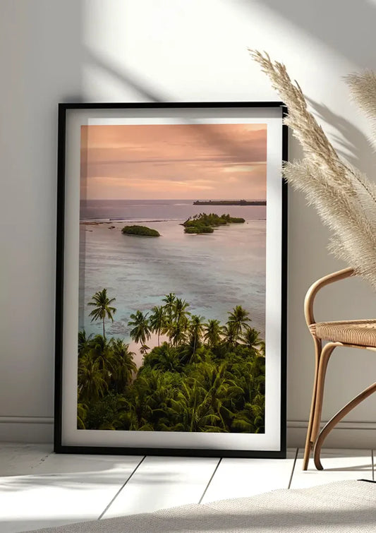 Canvas schilderij van het tropische strand aan de muur in de hal bij de voordeur
