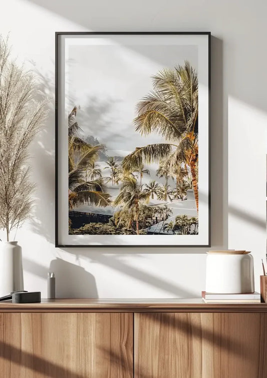 Tropische palmbomen canvas schilderij aan de muur bij de voordeur in de hal
