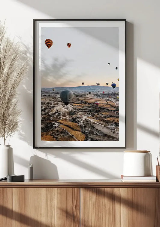 Luchtballonnen bij zonsondergang canvas schilderij aan de muur boven het bed in de slaapkamer