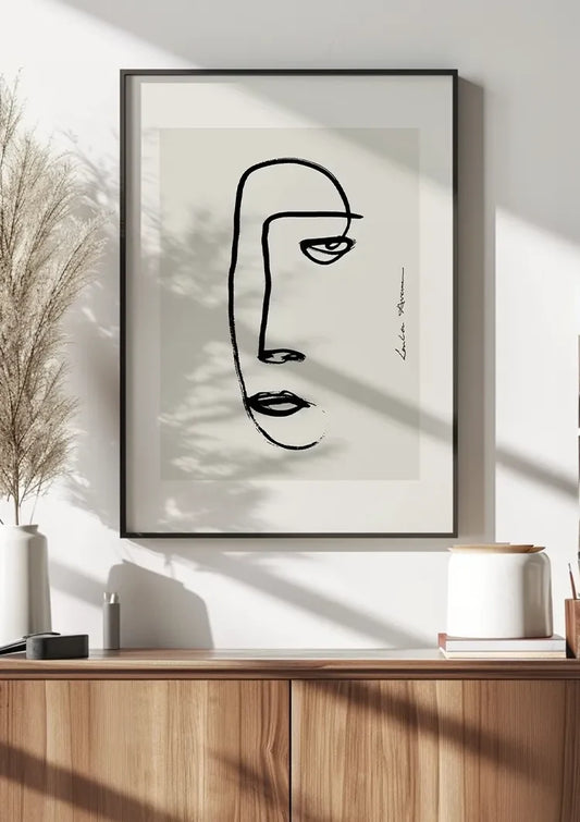 Vrouwengezicht canvas schilderij aan de muur in de hal