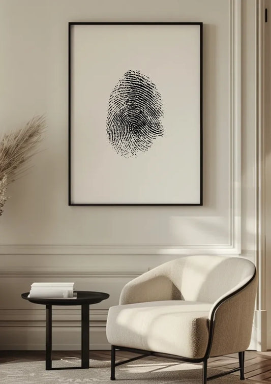 Zwarte vingerafdruk canvas schilderij aan de muur in de hal