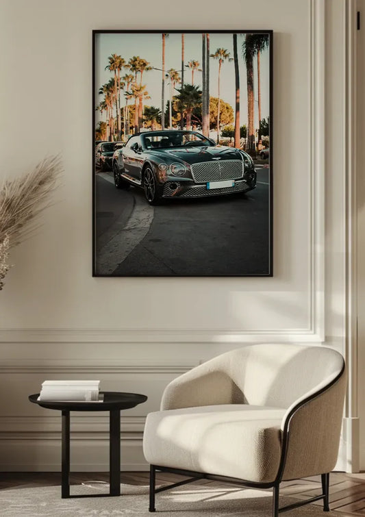 Grijze Bentley Cabrio Palmbomen Straat Zonsondergang Canvas Schilderij