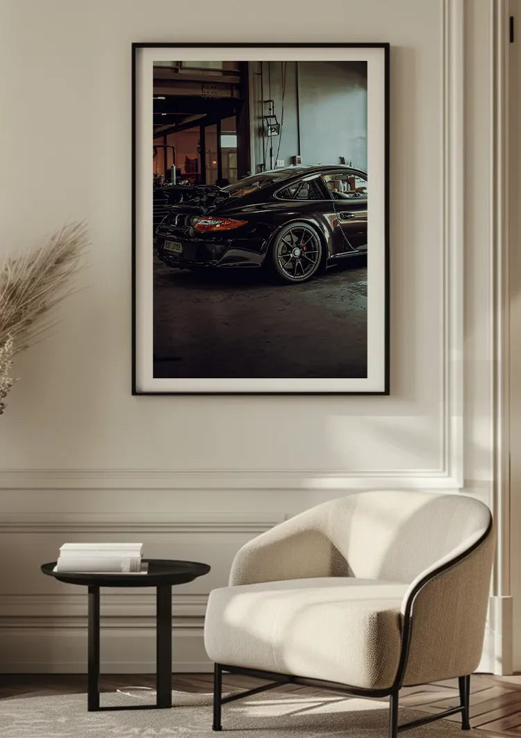 Schwarzer Porsche GT3 Industrielle Garage Dunkle Atmosphäre Gemälde