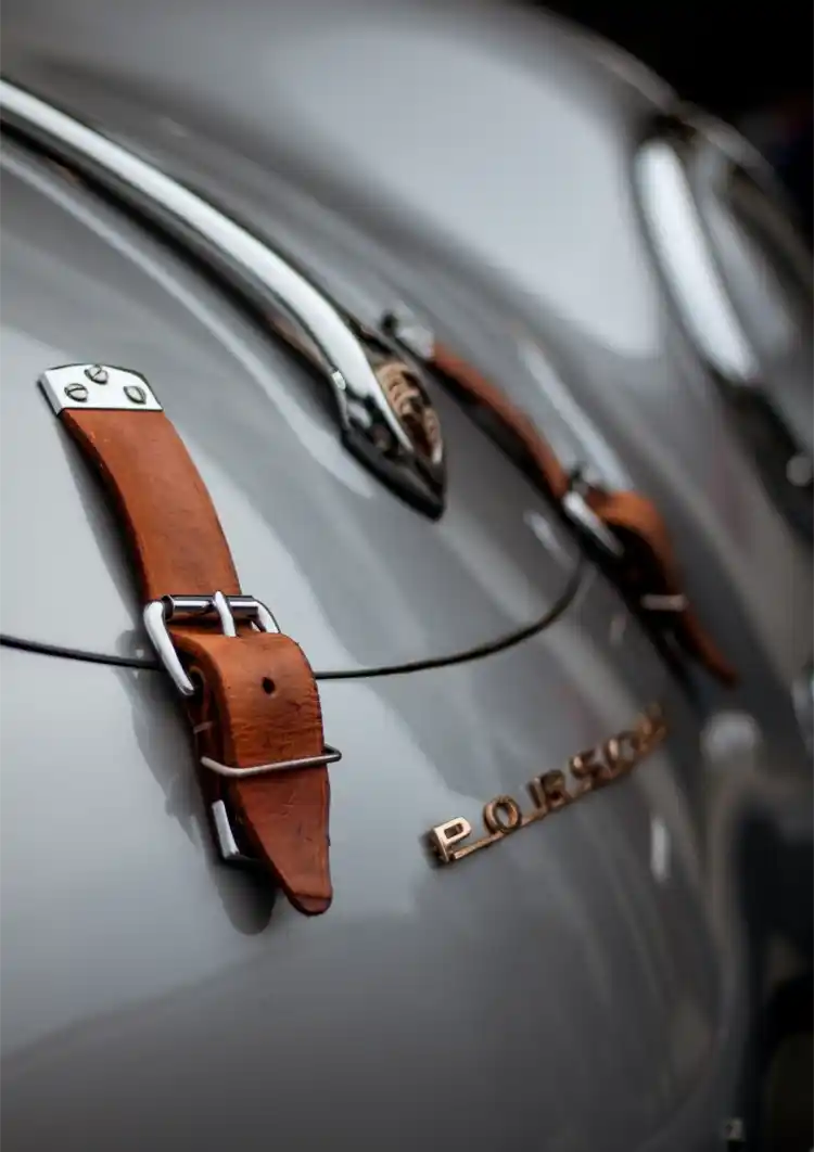 Vintage Porsche Emblem Ledergürtel Silber Klassisches Auto Gemälde