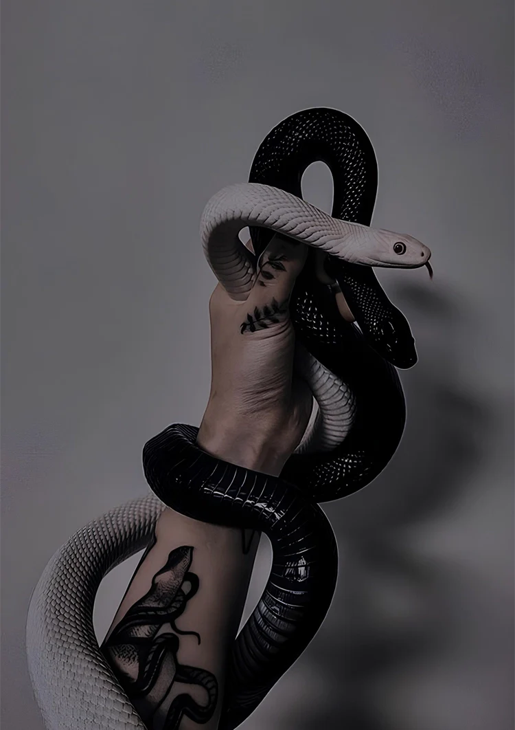 Schwarze Schlange Um Den Arm Tattoo Dunkles Dramatisches Gemälde