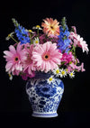Delfts Blauw Vaas Kleurrijke Bloemen Boeket Donkere Achtergrond Schilderij