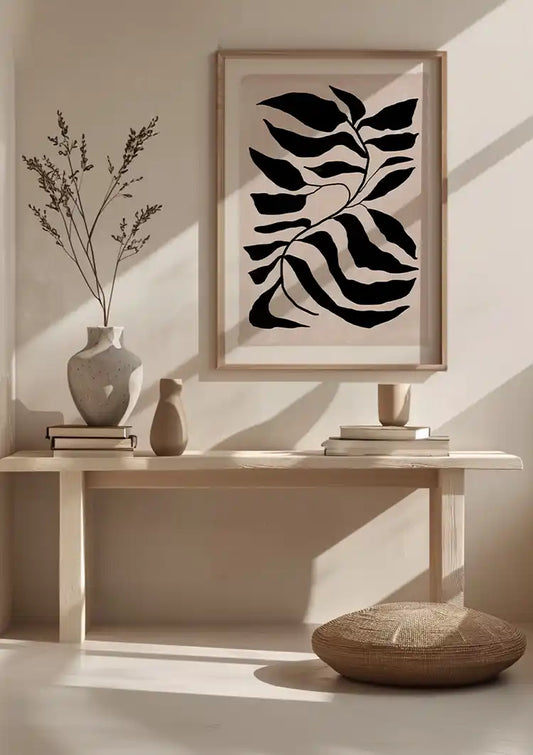 Grafische golvende bladeren canvas schilderij aan de muur in de hal