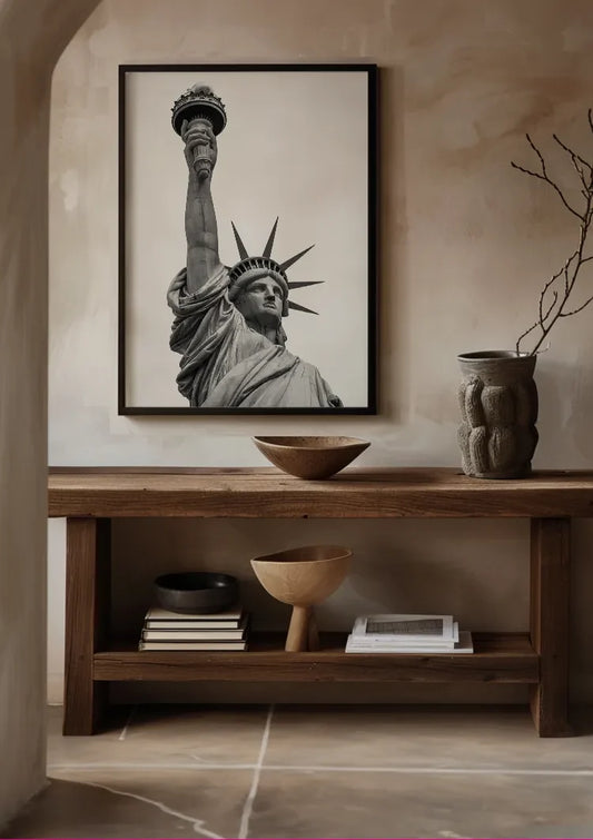 Vrijheidsbeeld in zwart-wit canvas schilderij aan de muur in de hal