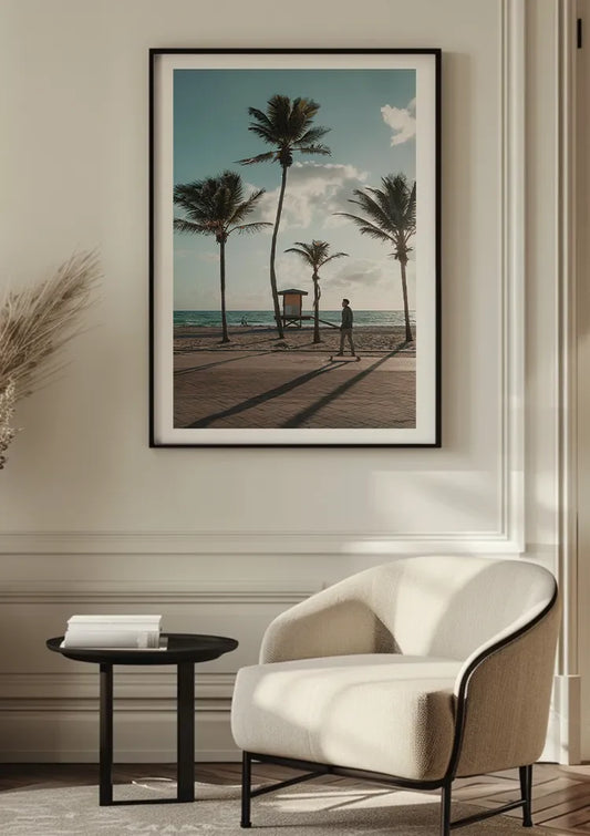 Strand met palmbomen canvas schilderij aan de muur bij de kapstok in de hal