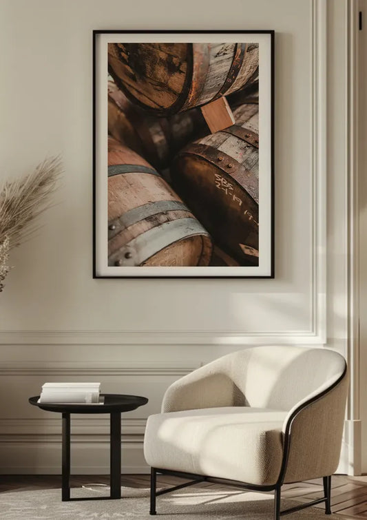 Houten wijnvaten canvas schilderij aan de muur bij de kapstok in de hal