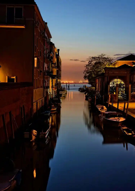 Zonsondergang boven het kanaal canvas schilderij in gouden en oranje tinten